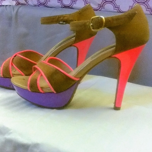 Heels - Picture 2 of 9